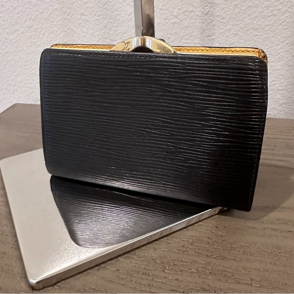 Vintage Louis Vuitton Epi Kisslock Wallet - Painted Exterior